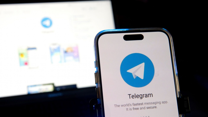 Telegram начал тестировать трансляции в историях и аукционы подарков