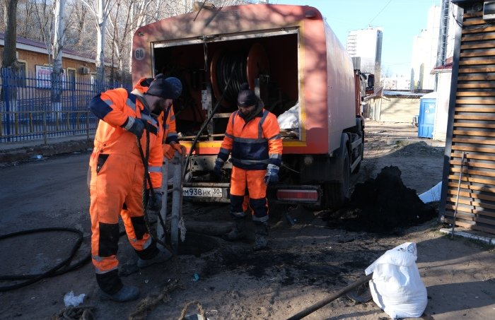 На том же «рекордном» уровне: за этот год «Астрводоканал» уже ликвидировал более 13,5 тыс. засоров