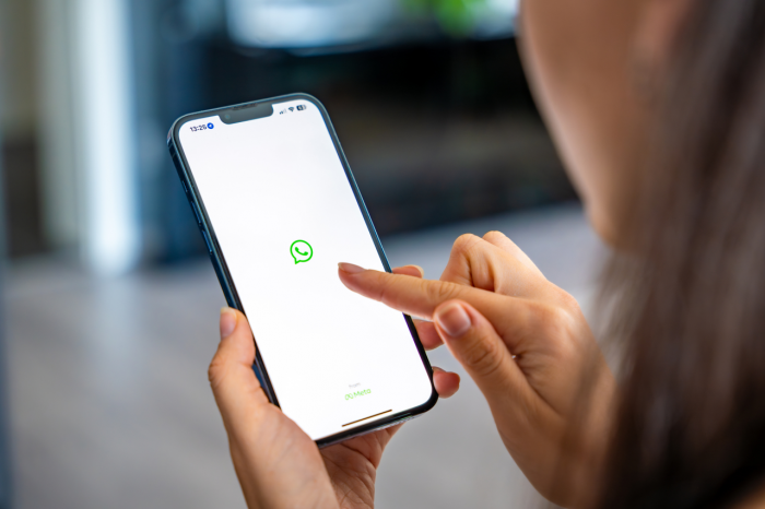 «Не рискуйте попасть под блокировку». WhatsApp стал предлагать россиянам альтернативный способ авторизации. Как он работает?