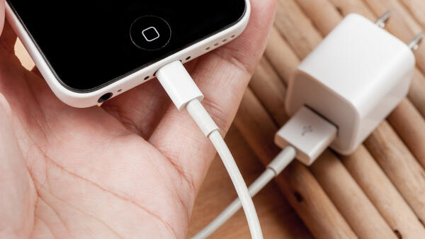 Как выбрать зарядку для смартфона за три шага — смотрите на мощность, кабель и адаптер