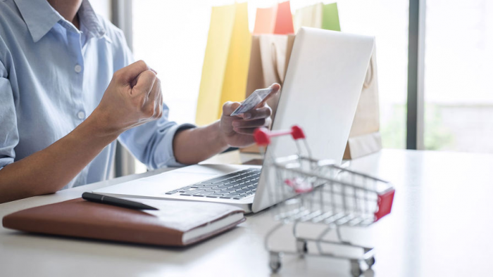 Аналитик Ульянов: в сезон скидок и распродаж мошенники массово атакуют россиян