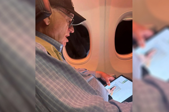 Конгрессмен, пойманный на просмотре фото полуголых дам, обвинил в этом Маска