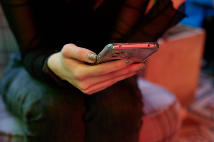 Муж из-за приложения в смартфоне жены заподозрил ее в измене после 15 лет брака