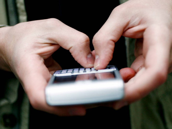 Россиянам стали приходить SMS о «периоде охлаждения» Интернета