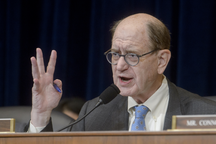 Застигнутый за просмотром эротики американский конгрессмен возложил вину на Маска