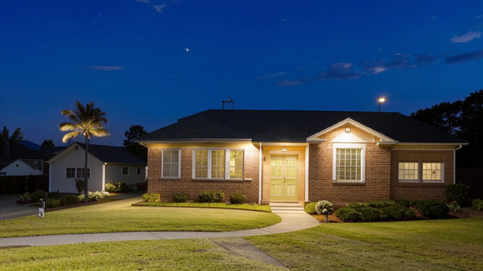 Эксперт предупредил об опасности смартфонов и колонок